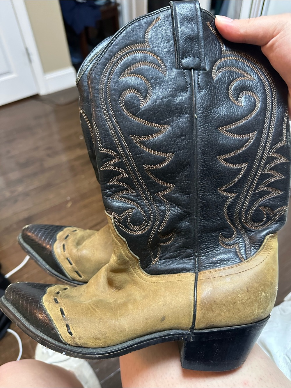 Two-Tone Western Heeled Boots in Black and Tan